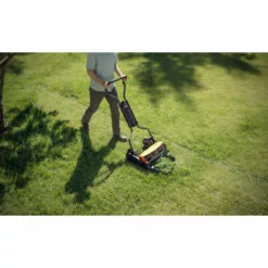 Fiskars Tondeuse à Gazon Manuelle, Tondeuse à Cylindre Avec Système De Coupe Sans Frottement Des Lames, Largeur De Coupe: 46 Cm, Noir/Orange/Argenté, StaySharp Max, 1000591 10 Fiskars Tondeuse à Gazon Manuelle, Tondeuse à Cylindre Avec Système De Coupe Sans Frottement Des Lames, Largeur De Coupe: 46 Cm, Noir/Orange/Argenté, StaySharp Max, 1000591 -Tondeuse Boutique 10641592 4