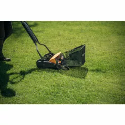 Fiskars Bac De Ramassage Pour Tondeuse Fiskars StaySharp Max, Capacité: 18 Litres, StaySharp, Noir/Orange, 1000592 8 Fiskars Bac De Ramassage Pour Tondeuse Fiskars StaySharp Max, Capacité: 18 Litres, StaySharp, Noir/Orange, 1000592 -Tondeuse Boutique 10641593 4