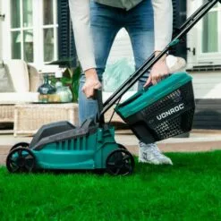 VONROC Set Tondeuse à Gazon 1300W Largeur De Coupe 32cm – Débroussailleuse 300W Diamètre De Coupe Ø230mm 9 VONROC Set Tondeuse à Gazon 1300W Largeur De Coupe 32cm – Débroussailleuse 300W Diamètre De Coupe Ø230mm -Tondeuse Boutique 53098360 3